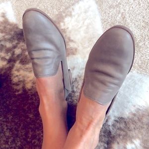 Classic Lucky leather taupe loafers